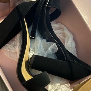 Black sandal heel block